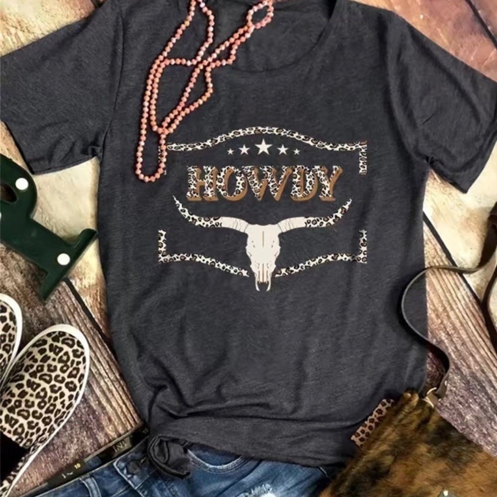 Retro Style with a Wild Twist: Vintage Cow Head Leopard
Letter Print Tees Shirt